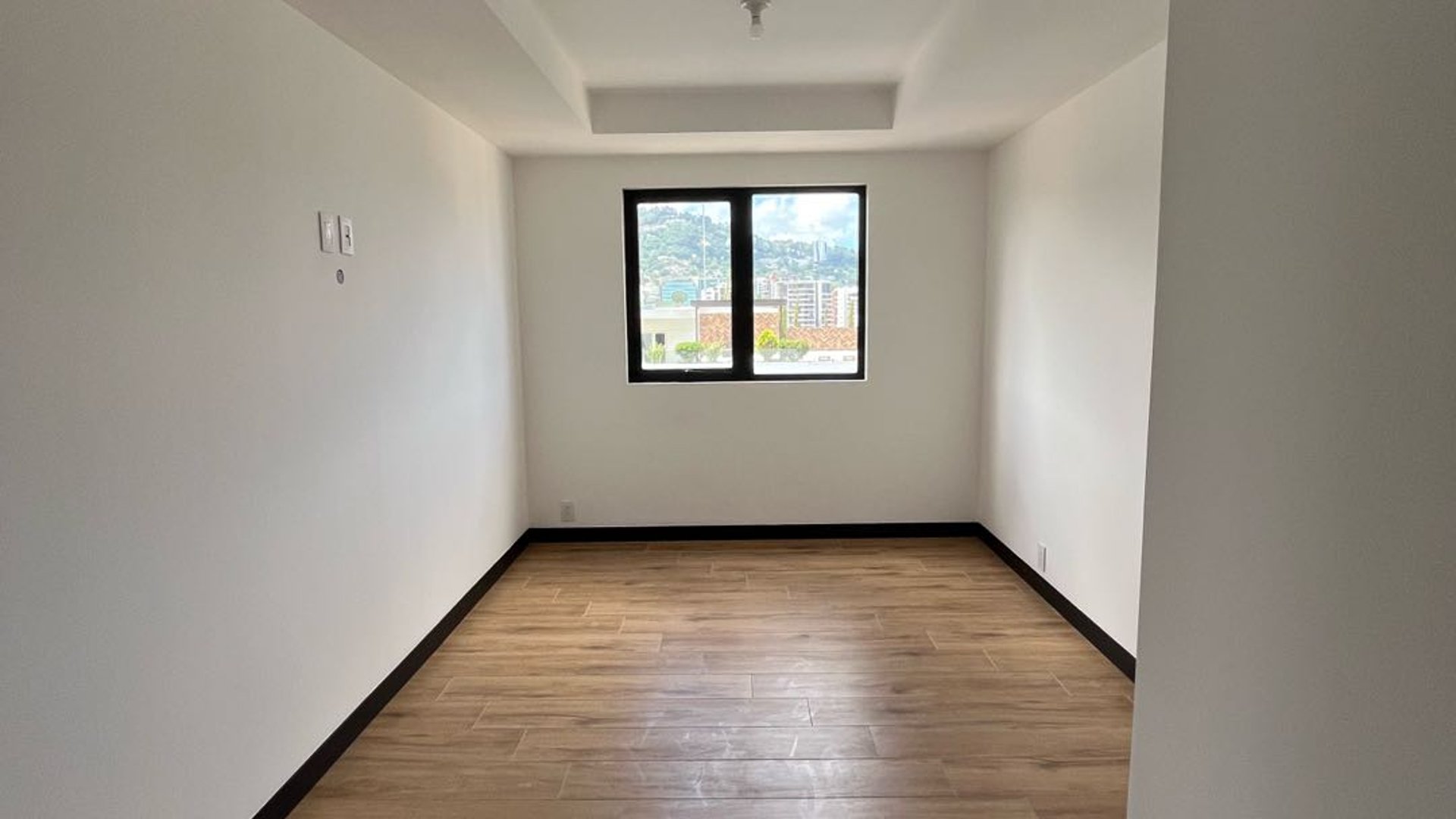 Apartamento de 3 habitaciones en alquiler, Alena zona 15 - Miniatura 7