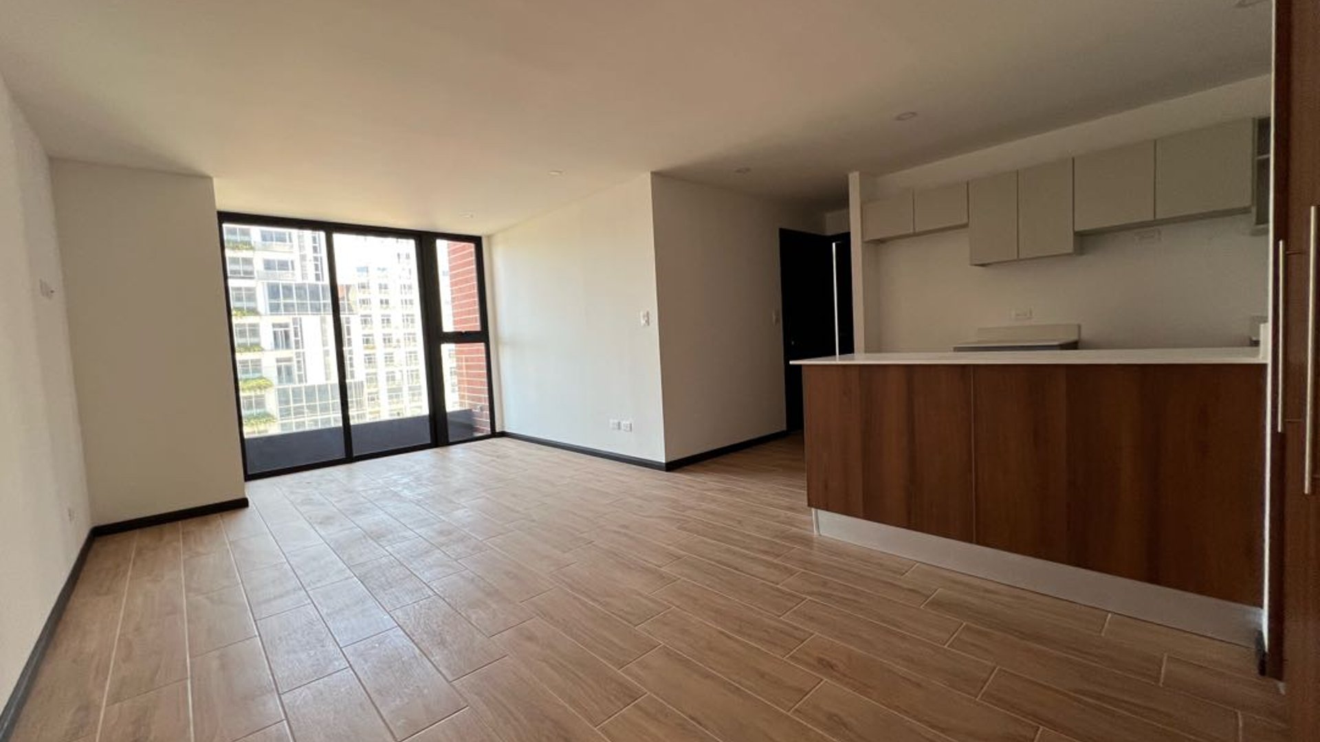 *Alquilo apartamento 2 Dormitorios | Essenza, Zona 13* 