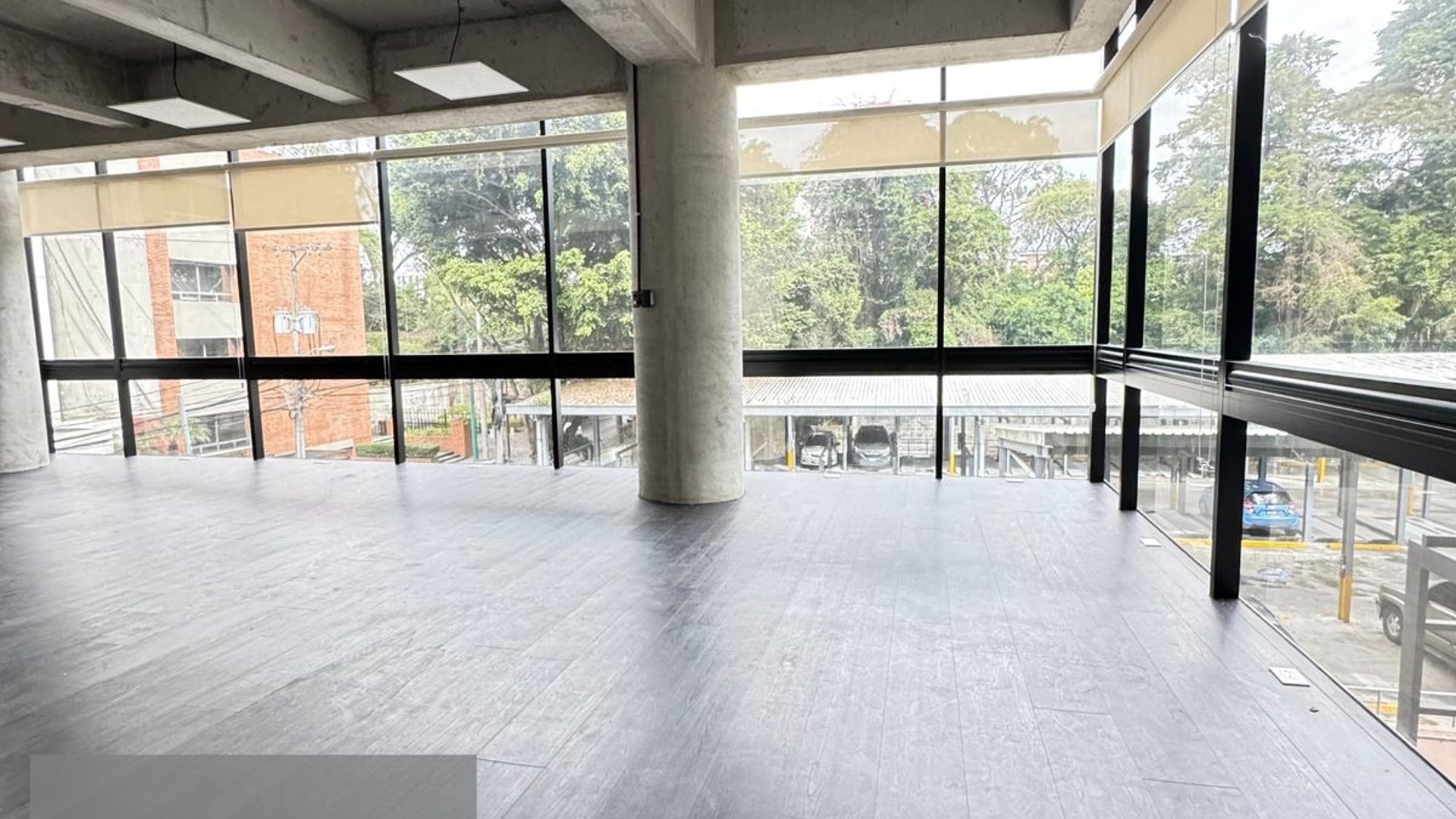 BURGÓ/Oficina en Renta zona 14 - Miniatura 4