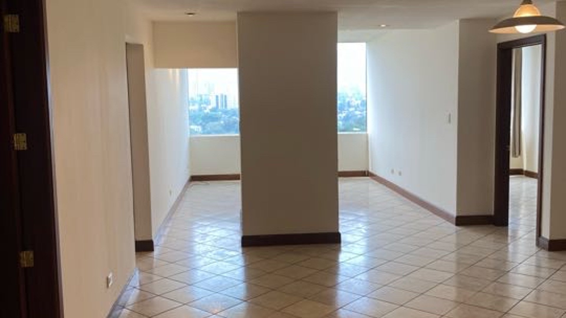 Apartamento en Venta en Edificio Milenia, dentro de Oakland, Zona 10 - Miniatura 2
