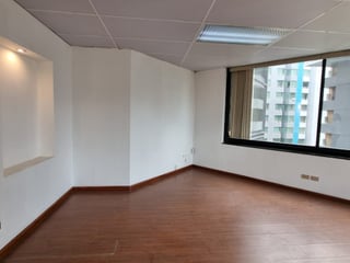 Oficina en Alquiler en la zona 10 Guatemala - Image 4