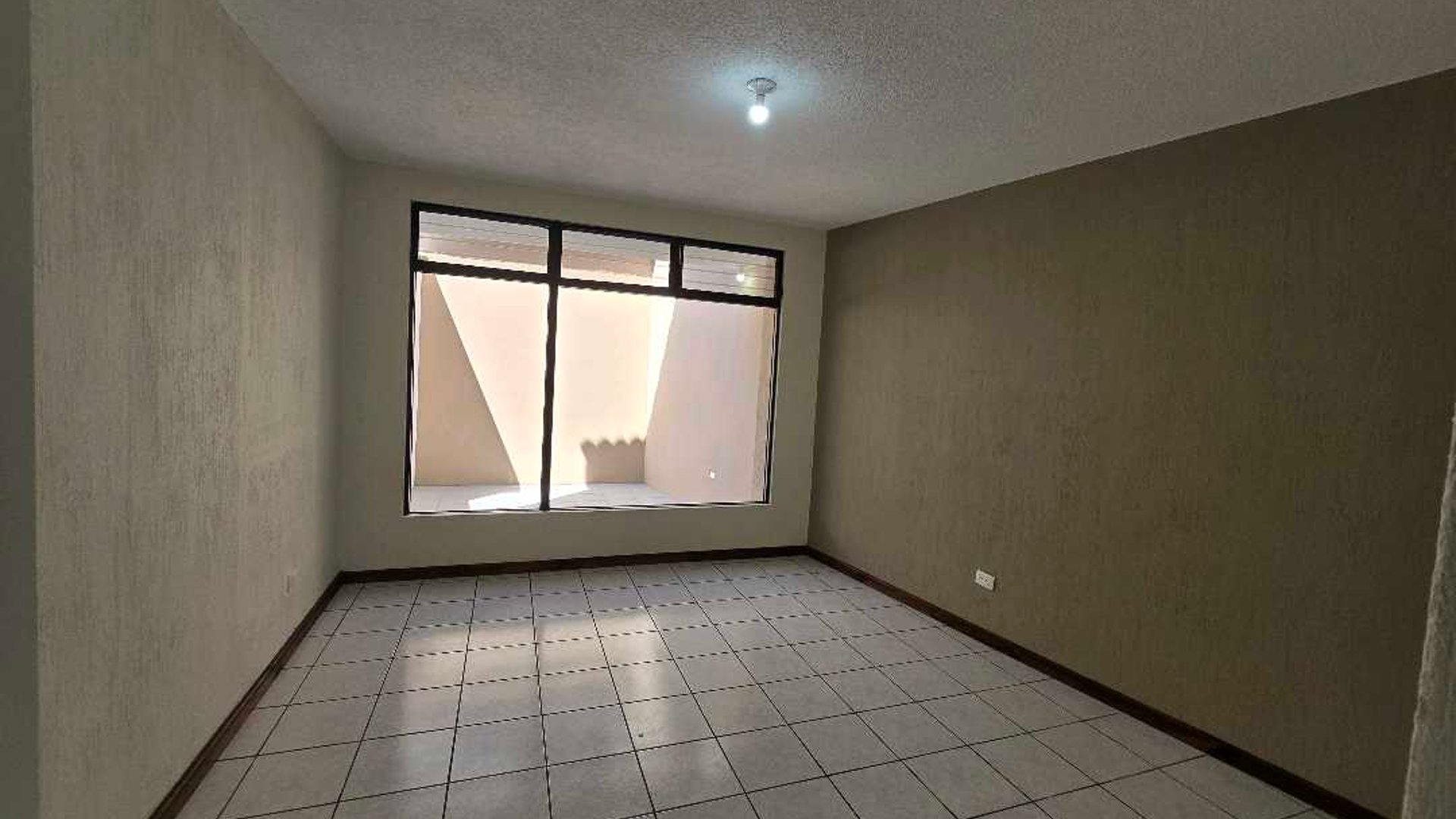 CASA EN ALQUILER ZONA 13, AVENIDA HINCAPIÉ - Miniatura 4