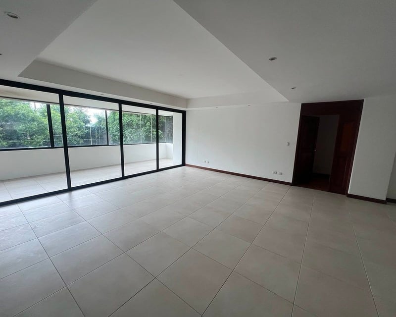 Amplio Apartamento en Renta o Venta – Altos de Torreliana