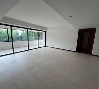 Amplio Apartamento en Renta o Venta – Altos de Torreliana