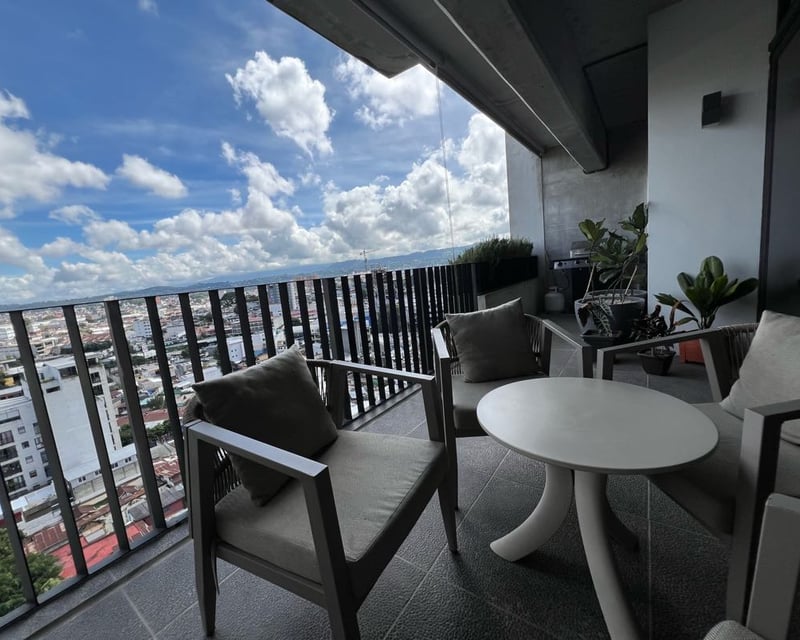 Venta de apartamento de 2 niveles en Edificio Granat, Zona 4