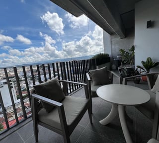 Venta de apartamento de 2 niveles en Edificio Granat, Zona 4
