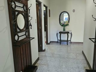 CASA CON TERRENO AMPLIO EN VENTA LAS CHARCAS ZONA 11 - 2