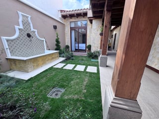 House for Sale: 3-Bedroom with Garden & Pool in Alotenango - $438,014.69 - 4
