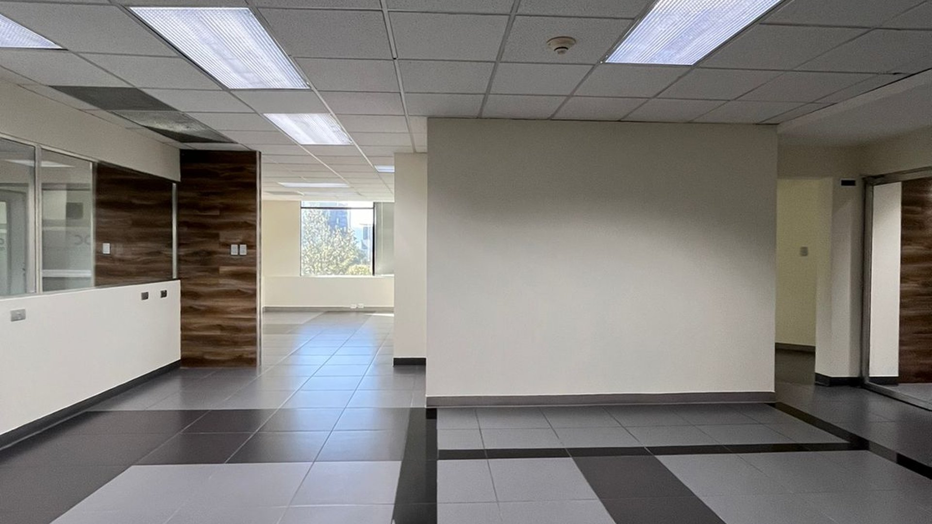Oficina en Alquiler / Venta en Europlaza, zona 14 Guatemala - Miniatura 7