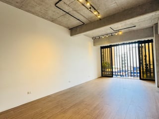 Oficina en venta en zona 4 ciudad Guatemala - 2