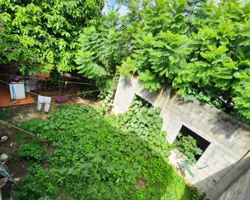 Terreno con Locales y Apto. en Venta en San Cristóbal