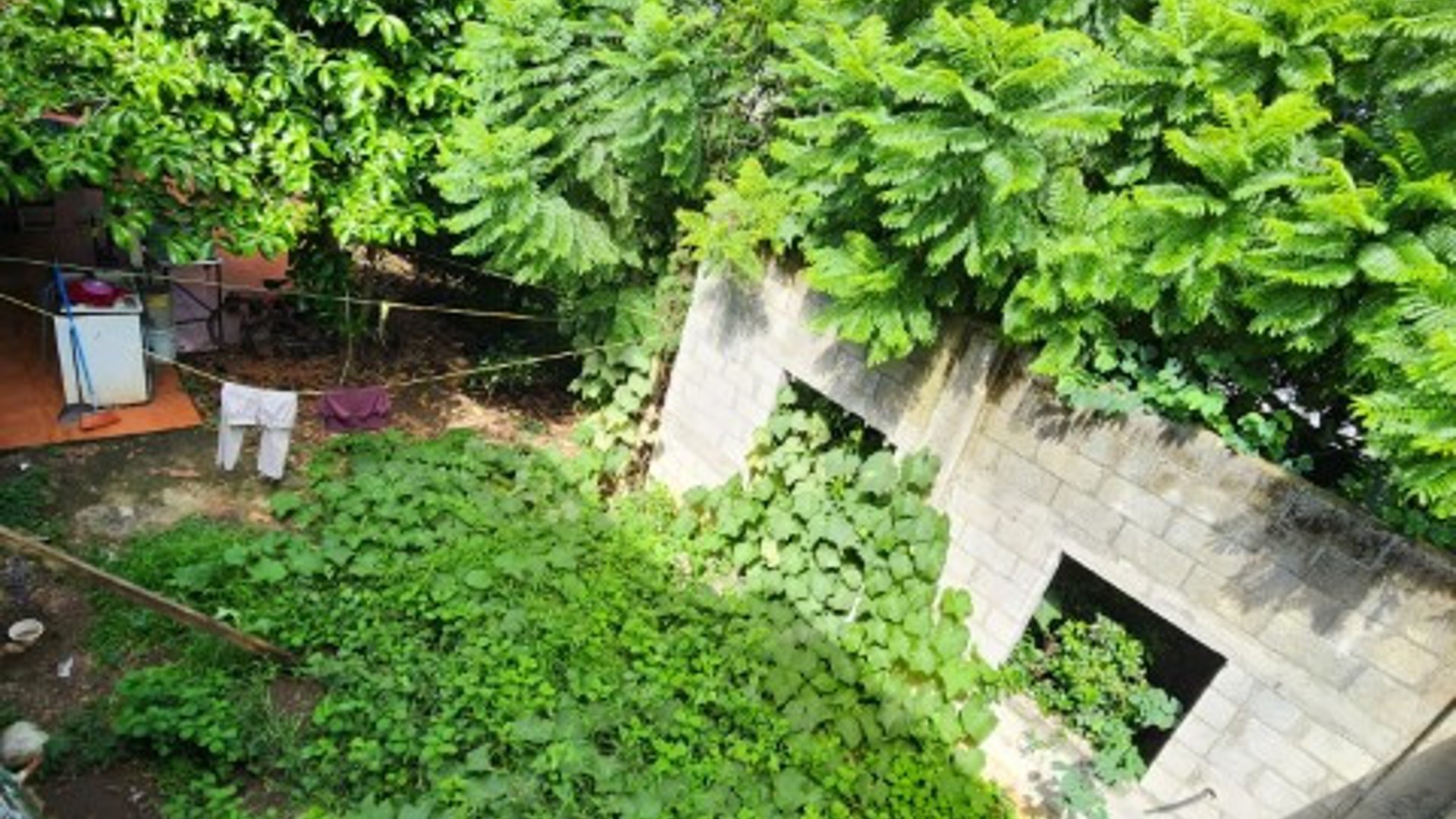Terreno con Locales y Apto. en Venta en San Cristóbal