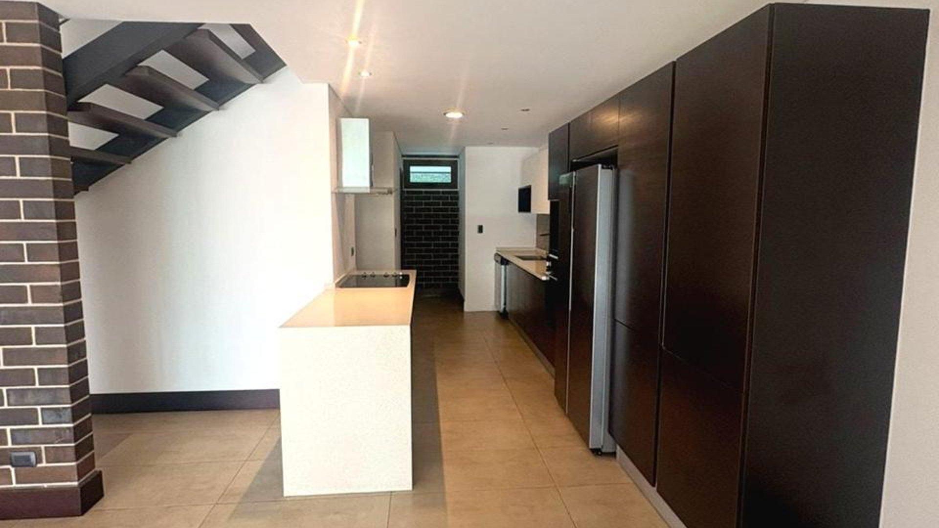 Apartamento con linea blanca en renta y 3 habitaciones en Z16 Ref-5541