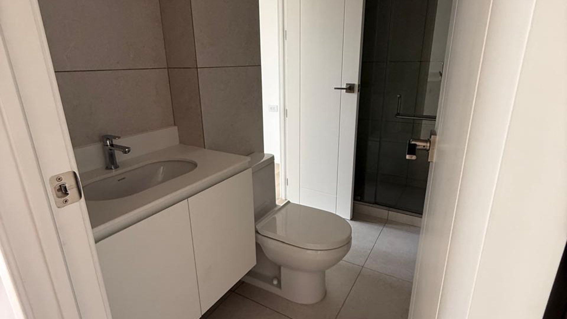 EDIFICIO FERRE DIEZ  ZONA 10 RENTA NUEVO APARTAMENTO AMUEBLADO  - Miniatura 11