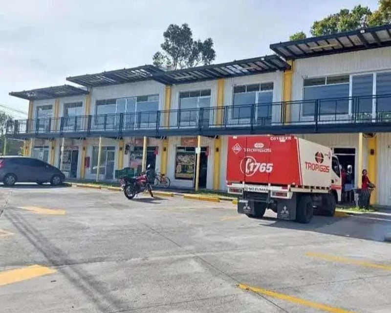 Alquilo local comercial Colinas de Monte María Express