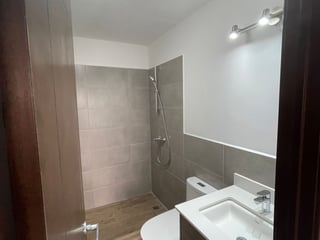 Apartamento en renta en zona 10 / Casalini Diagonal 6 - Image 7
