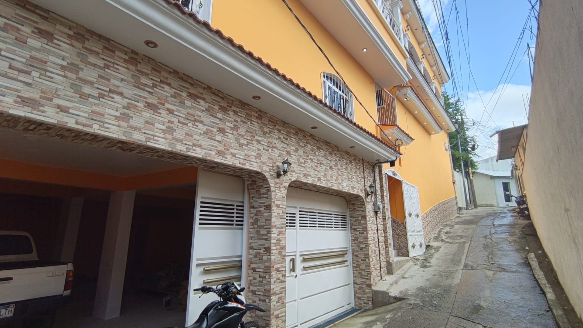CASA EN RENTA IDEAL PARA OFICINAS O CLINICAS MEDICAS - Miniatura 5