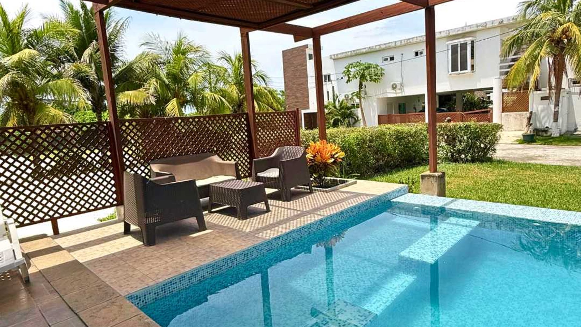 EN CONDOMINIO KM. 5 CARRETERA A MONTERRICO SE VENDE CASA - Miniatura 8