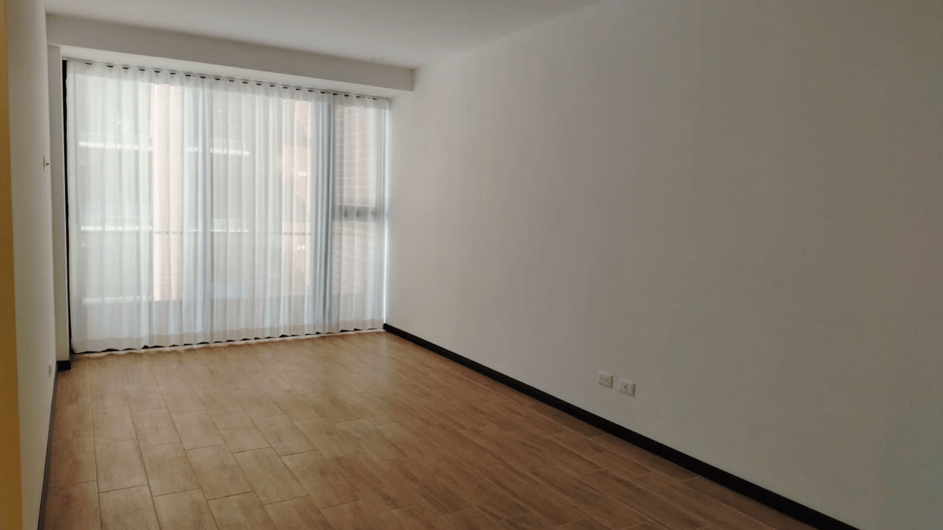 RENTA Apartamento Zona 13 Edificio Essenza - Miniatura 3