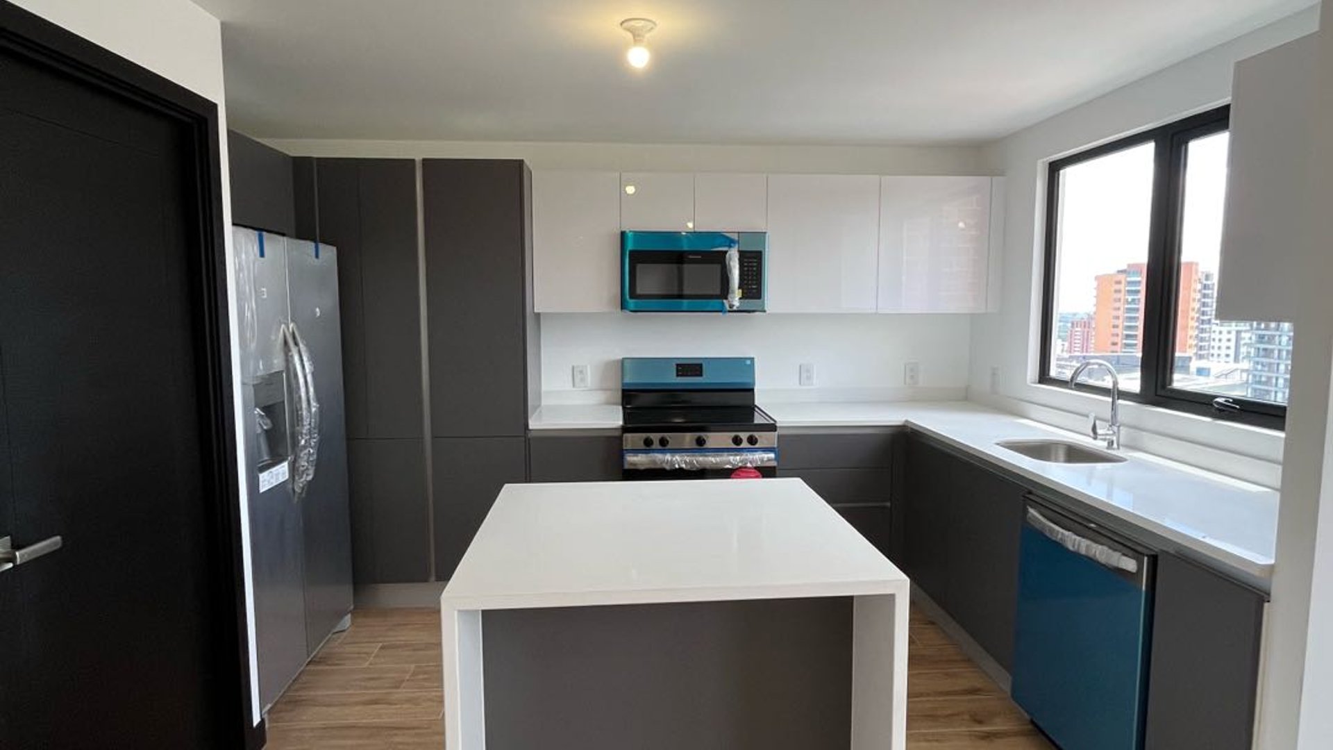 Apartamento de 3 habitaciones en alquiler, Alena zona 15 - Miniatura 3