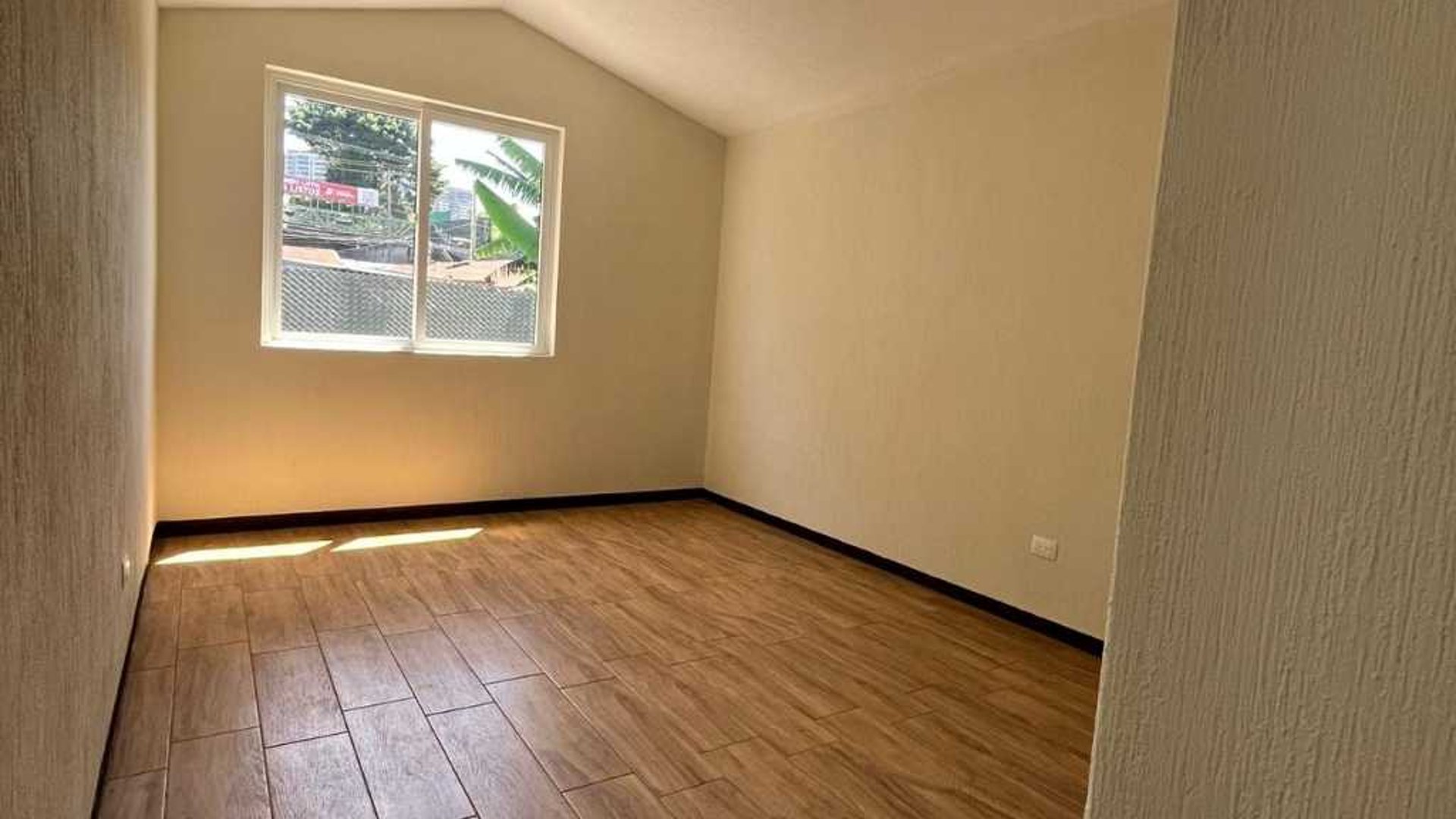 CASA EN RENTA – CONDOMINIO SAN SEBASTIÁN, AVENIDA HINCAPIÉ, ZONA 13 - Miniatura 12