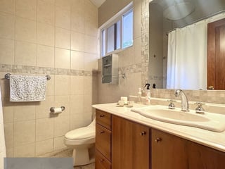 CAÑADAS DE ELGIN/ Casa Amueblada en Venta, zona 13 - Image 24