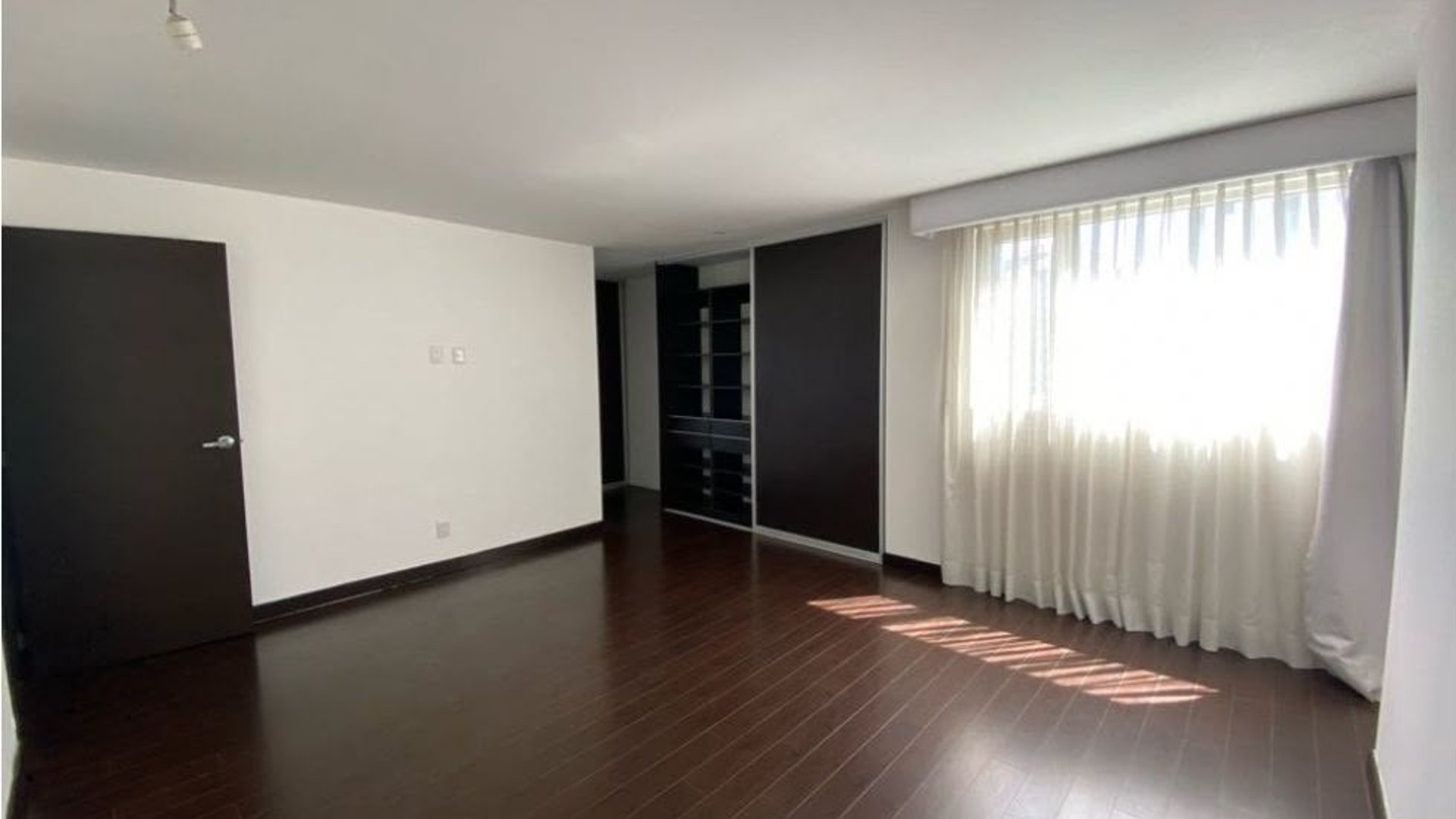 RENTA APARTAMENTO ATTICA II ZONA 14 CON CUARTO DE SERVICIO - Miniatura 10