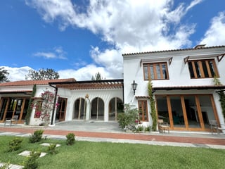 Exclusiva casa con piscina a solo 5 minutos de Antigua Guatemala, increíbles vistas a los volcanes - 2