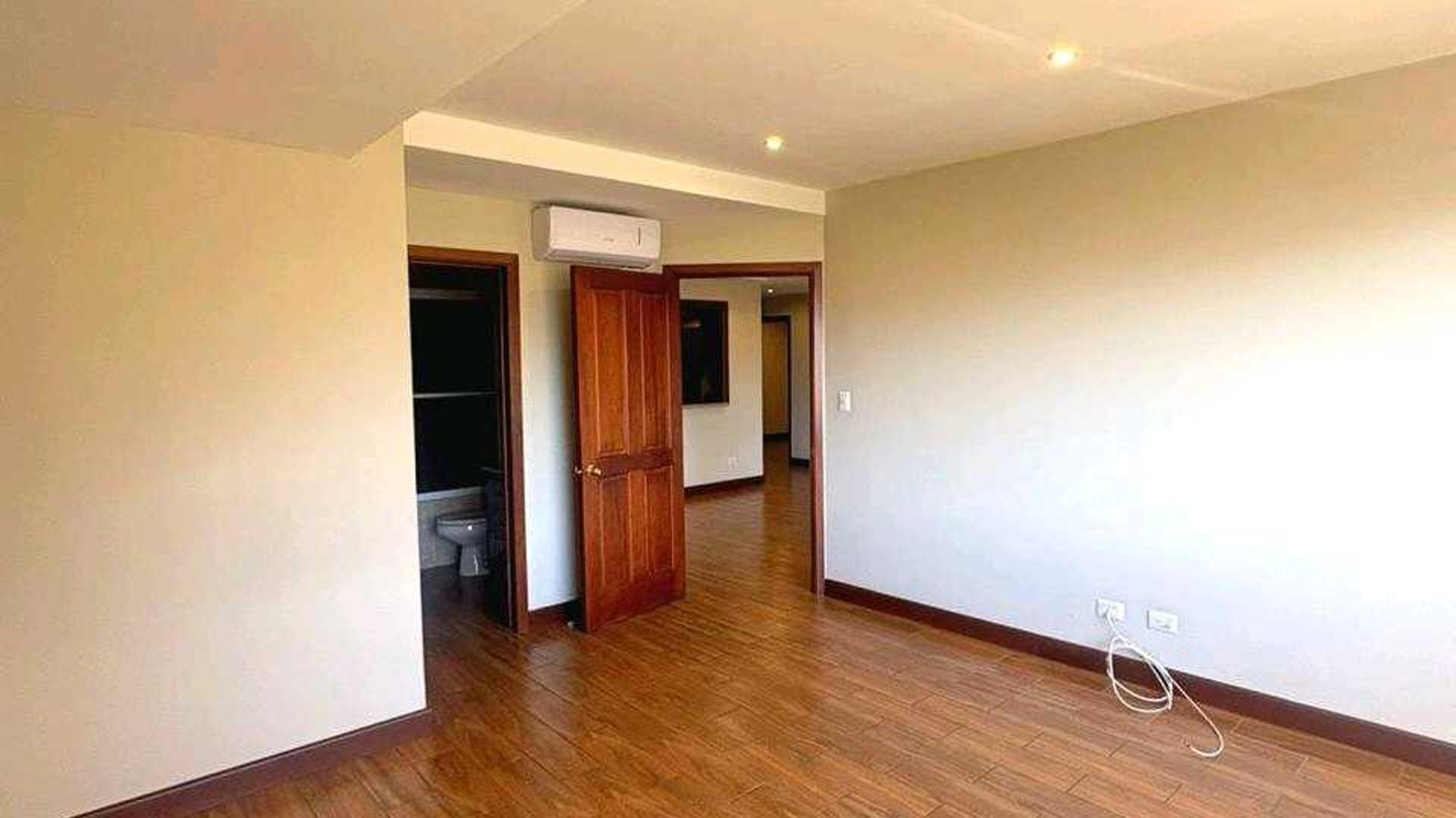 APARTAMENTO EN ALQUILER???? Edificio Milenia, zona 10 - Miniatura 6