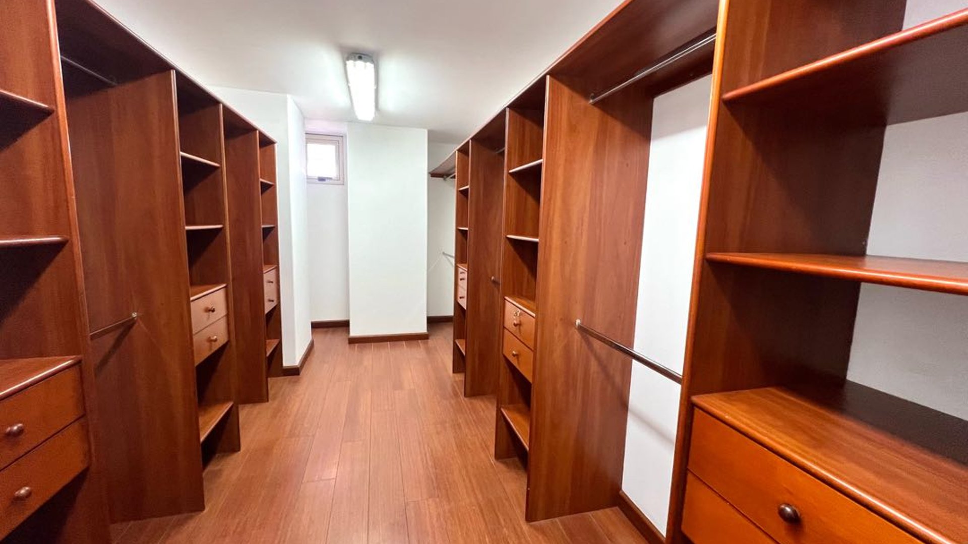 ALQUILER DE AMPLIO APARTAMENTO - MARQUÉS DEL VALLE, ZONA 14 - Miniatura 11