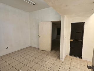 CASA CON GIRO COMERCIAL EN RENTA ZONA 9 - 3