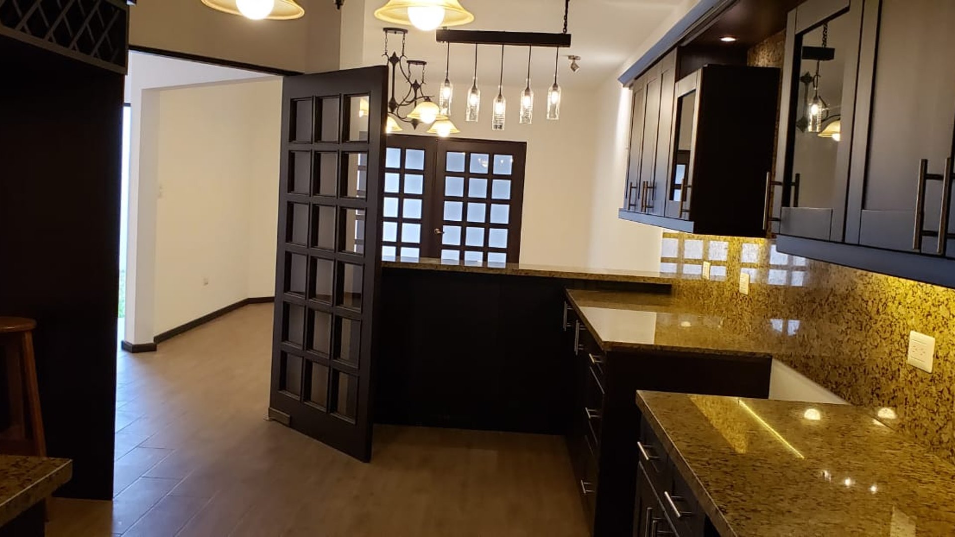 Venta de casa de 2 nieveles y 4 habitaciones en San Cristobal Ref-5198