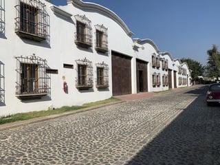 Renta de bodega a pocos minutos del casco de Antigua - Image 1
