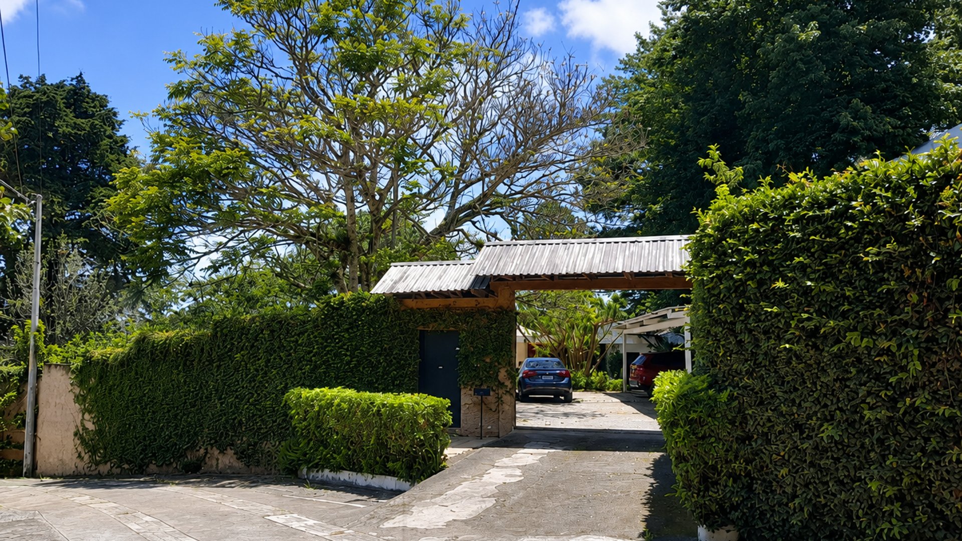 Exclusiva Casa En Venta | San Jorge Muxbal, Calle Liquidambar - Image 1