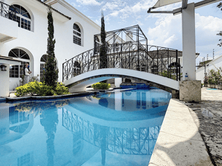 Espectacular Casa  en venta area de cayala, zona 16 - Image 3