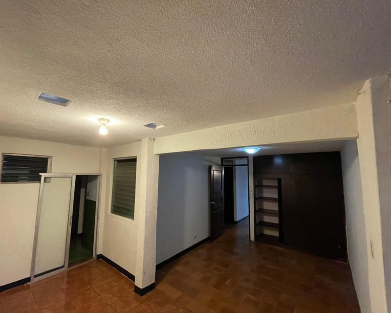Casa con estudio y apartamento - 6 habitaciones en zona 12 Ref-5902