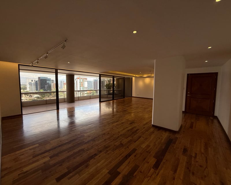 Apartamento de 362 m2 habitables en Venta en TIffany zona 10.