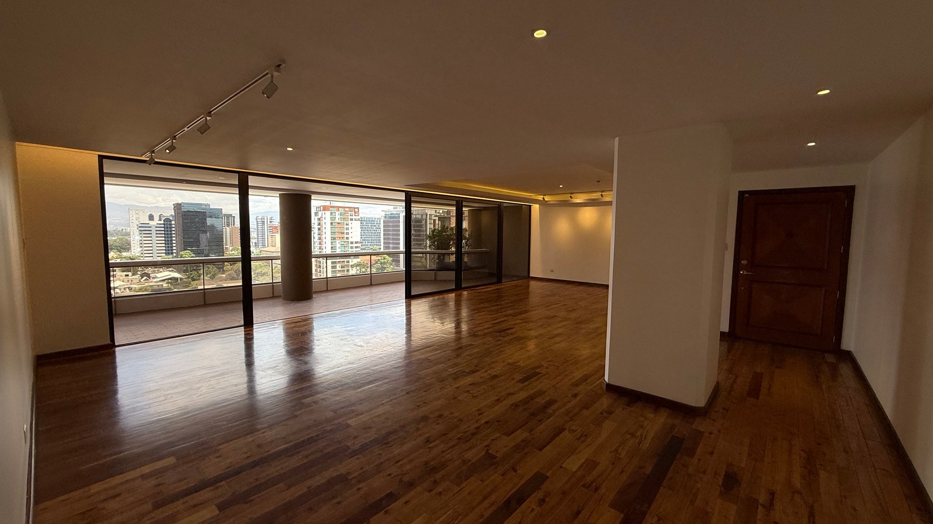 Apartamento de 362 m2 habitables en Venta en TIffany zona 10.
