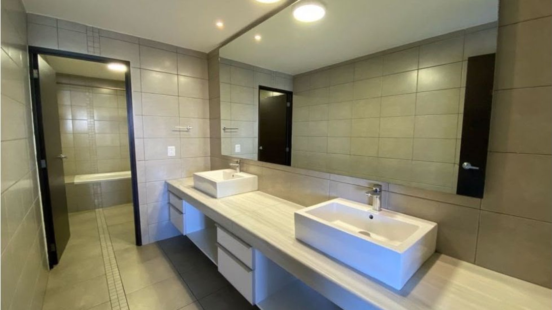 RENTA APARTAMENTO ATTICA II ZONA 14 CON CUARTO DE SERVICIO - Miniatura 7