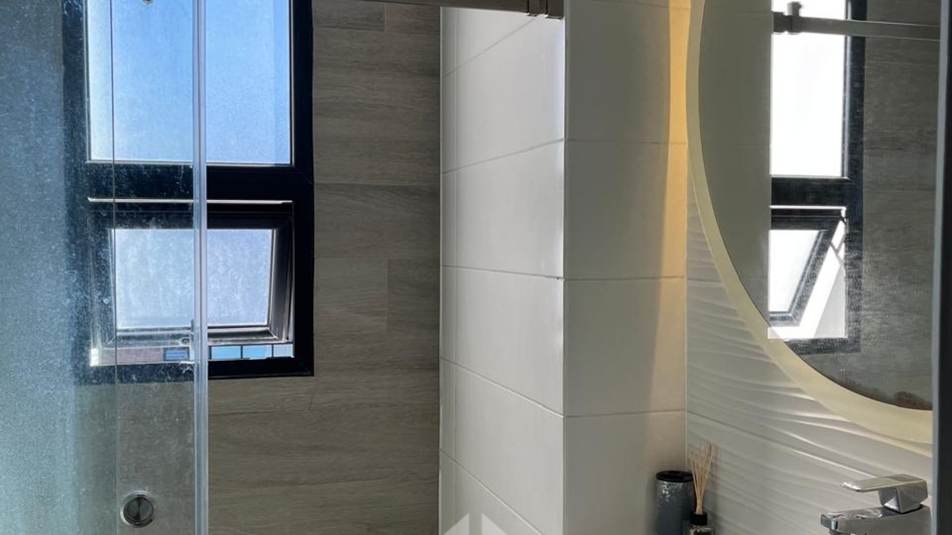 Apartamento amueblado muy bien ubicado en Zona 15 en Renta - Miniatura 5