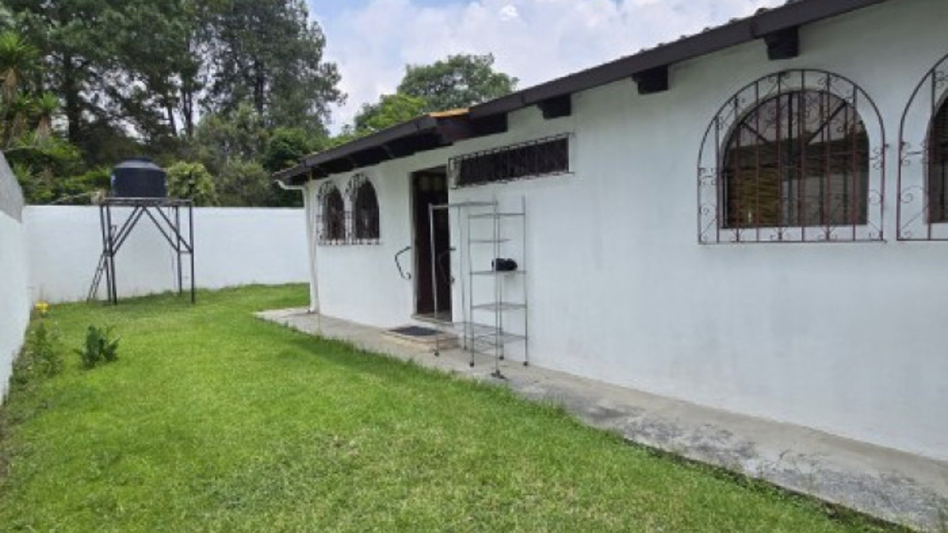 Oficina en Renta San Lucas Sacatepéquez, amplio Parqueo - Miniatura 5