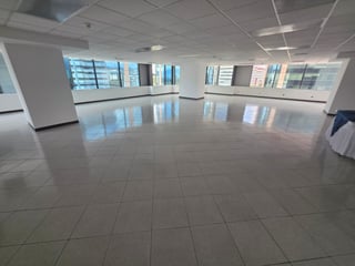 Oficina en renta - nivel medio - 955M2 en zona 14 Ref-5286 - 3