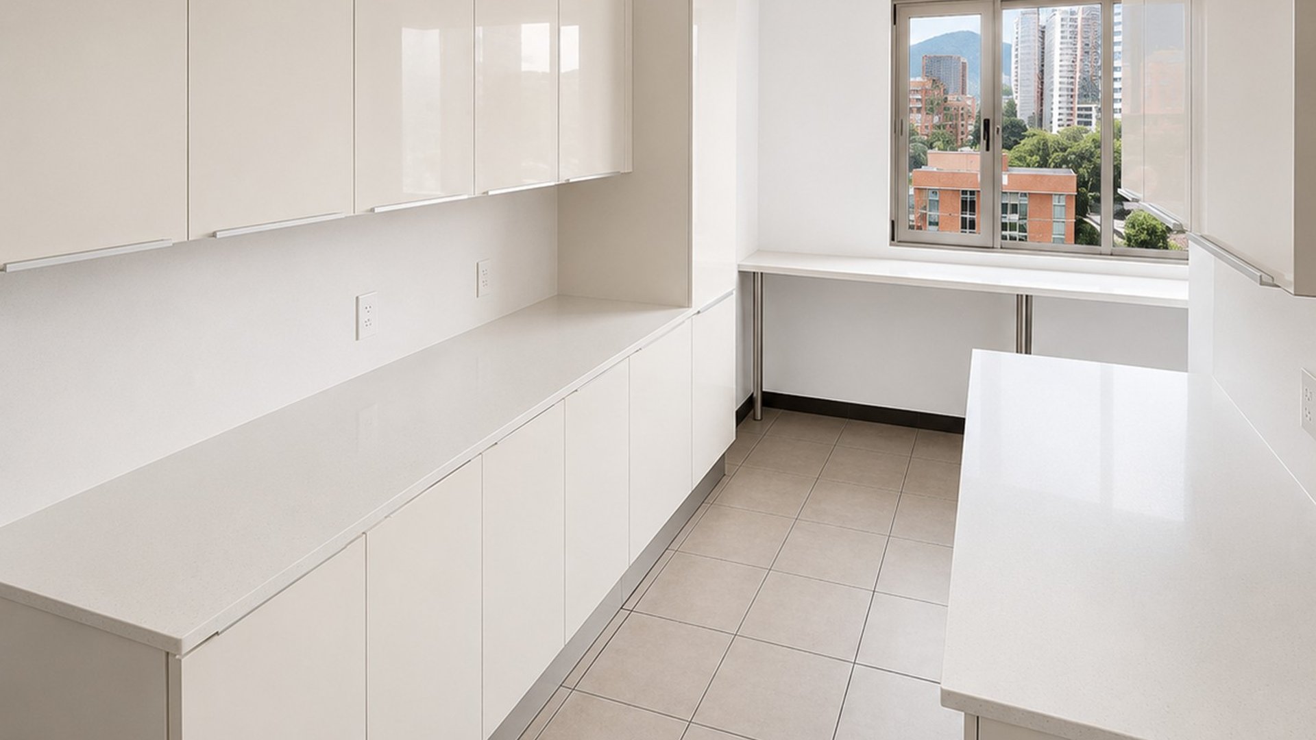 Apartamento en renta zona 14 edificio Attica II de 2 habitaciones + 2 parqueos