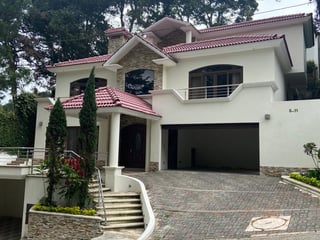 Casa en venta, exclusivo condominio zona 16. - 2