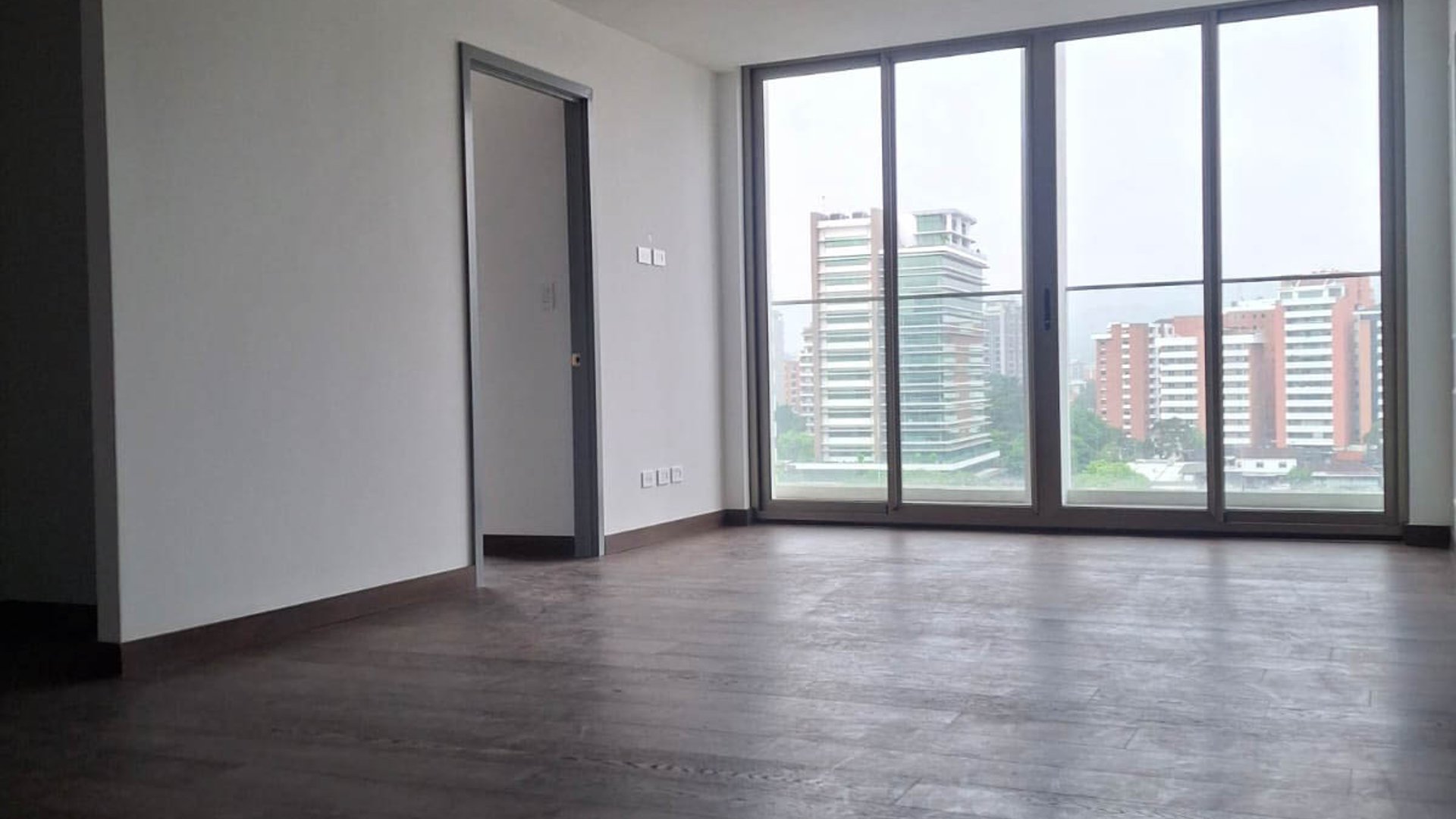 ATHARA VENTA DE APARTAMENTO ZONA 10 - Miniatura 3
