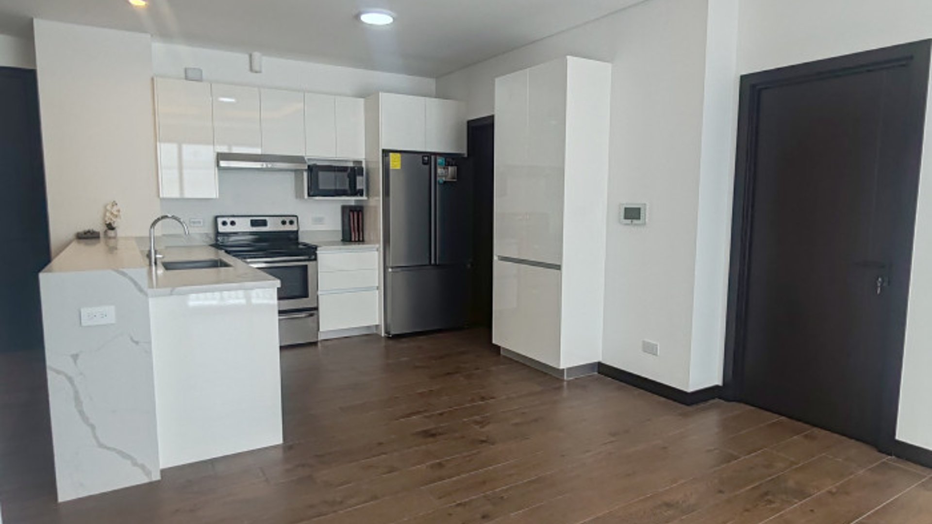 Apartamento en renta en Lirios de Cayala zona 16 - Miniatura 3