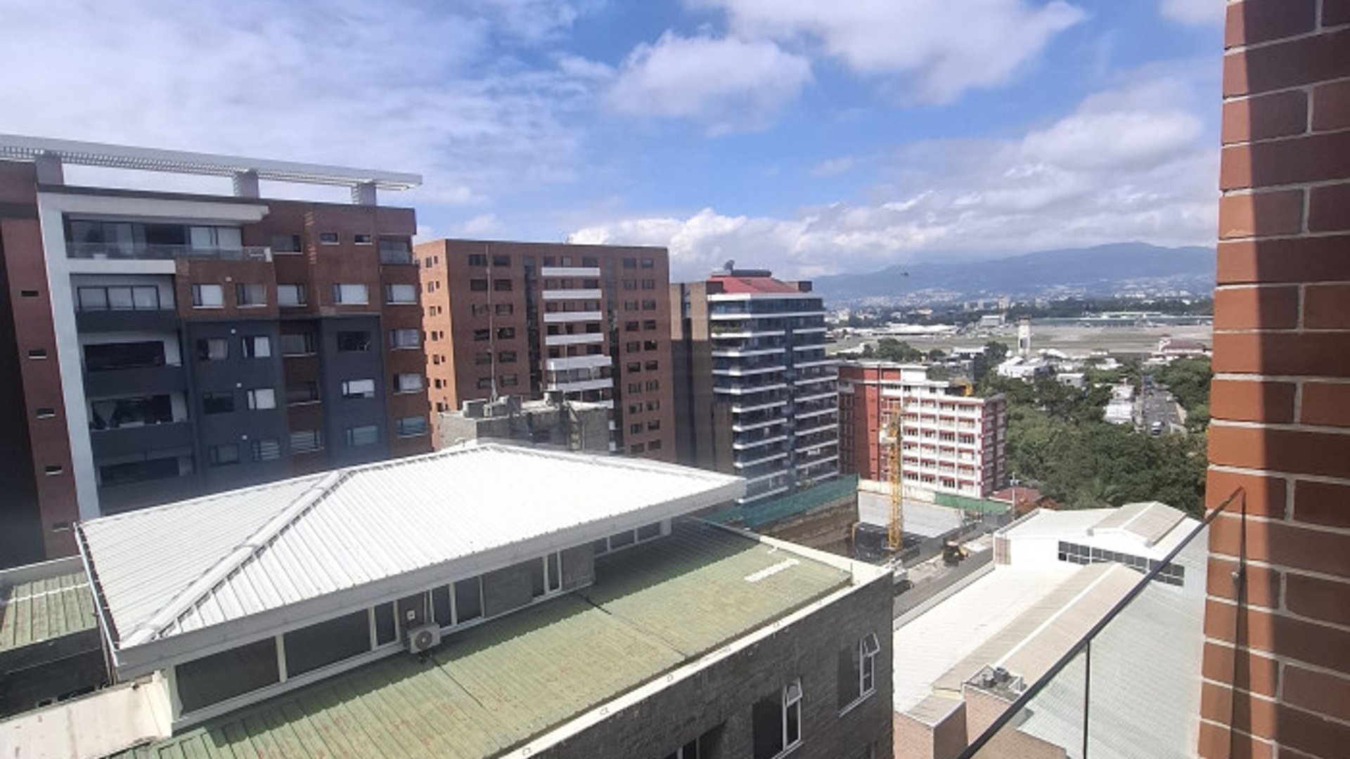 Clinica en Renta edificio Medico en zona 14 - Miniatura 18