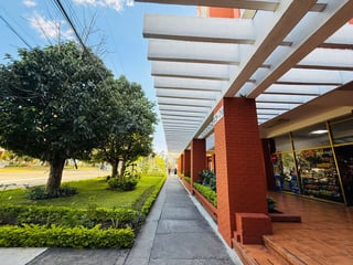 ALQUILER DE AMPLIA Y CÉNTRICA OFICINA - REAL REFORMA, ZONA 9 - 2