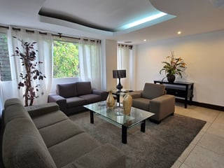 Apartamento Amueblado en Renta en Zona 10 - 2