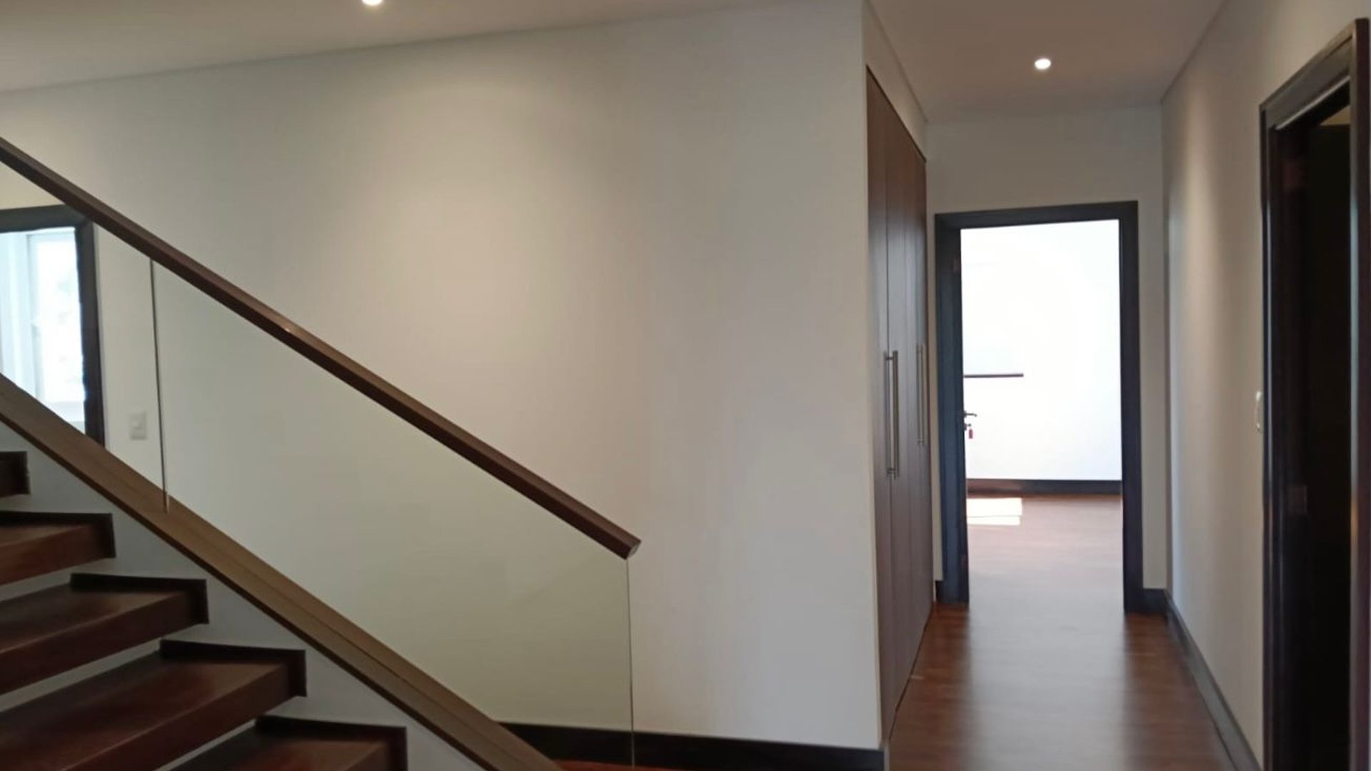 ALQUILER DE AMPLIO APARTAMENTO 2 NIVELES - 5TA AVENIDA, ZONA 14 - Image 1